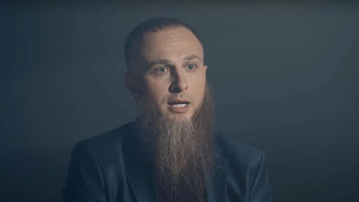 «Все длилось две минуты»: 19-летняя дочь многоженца Ивана Сухова обвинила его в сексуализированном насилии