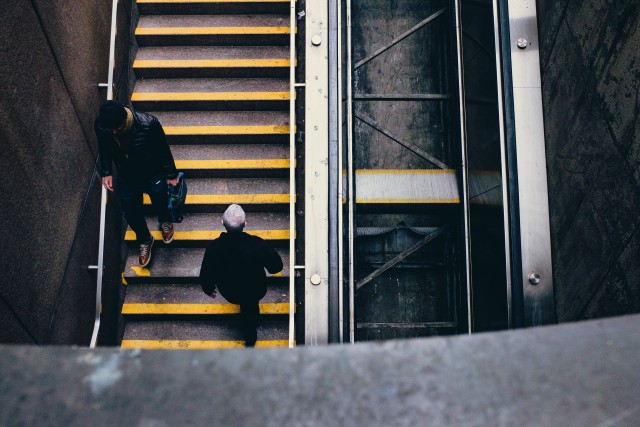 Несчастливы вместе. Марина и Артем. Почему жена платит за измены мужа?
